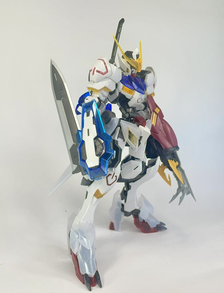 初期案はGNソード持たせたりアンテナも自前のアンテナにしたりとお手軽ミキシングでした。