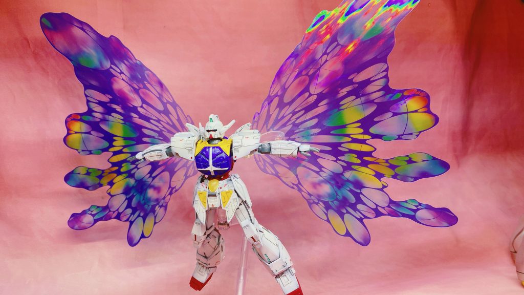 月光蝶はHGのものが手元になかったためMGのものを加工して使用しました。