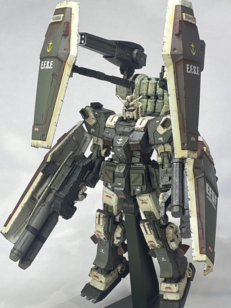 細かいディテール、ゴリゴリの武装、関節シーリングとサンダーボルト特有の特徴がしっかり活きなならも3000円以下のキット。安過ぎます。