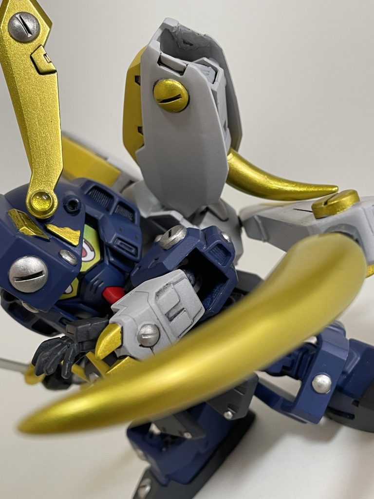 爪がドーン！！