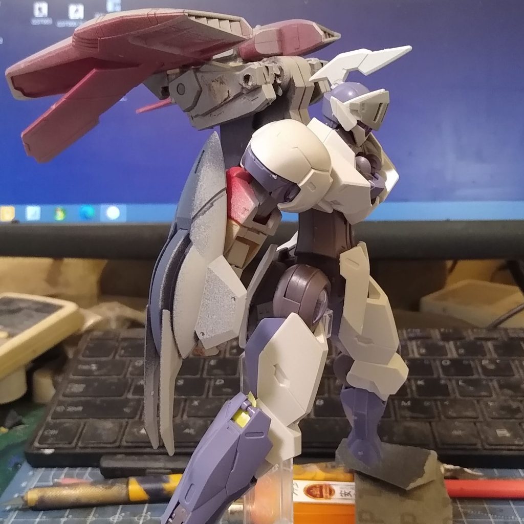 右腕のクローはどちらかというと左右のバランスをとるためにシルエット重視でつけてます。