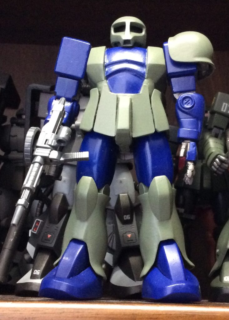 リアルタイプカラーにする前の状態。ここから更に、肩アーマーの接続方法や、腰アーマーの形状、接続方法を改修。モノアイシールドも追加。