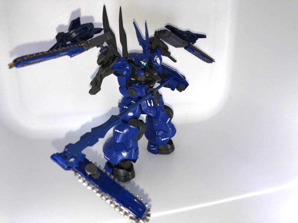 メイン武装のサイスチェーンソーは30MMやMSGなどを使いスクラッチしました