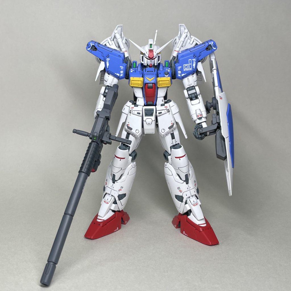 ロングビームライフル装備 正面 新品購入できるのにこしたことはありませんが、新品にこだわりすぎるのは、保険として確保する側、今すぐそのキットを作りたい側どちらにとっても不幸な気がします。そもそも一地方で回れる店が限られている中、人気のある小入荷数の再販品を店頭品出しタイミングに居合わせて確実に入手するのは、ほぼ無理ゲーです。