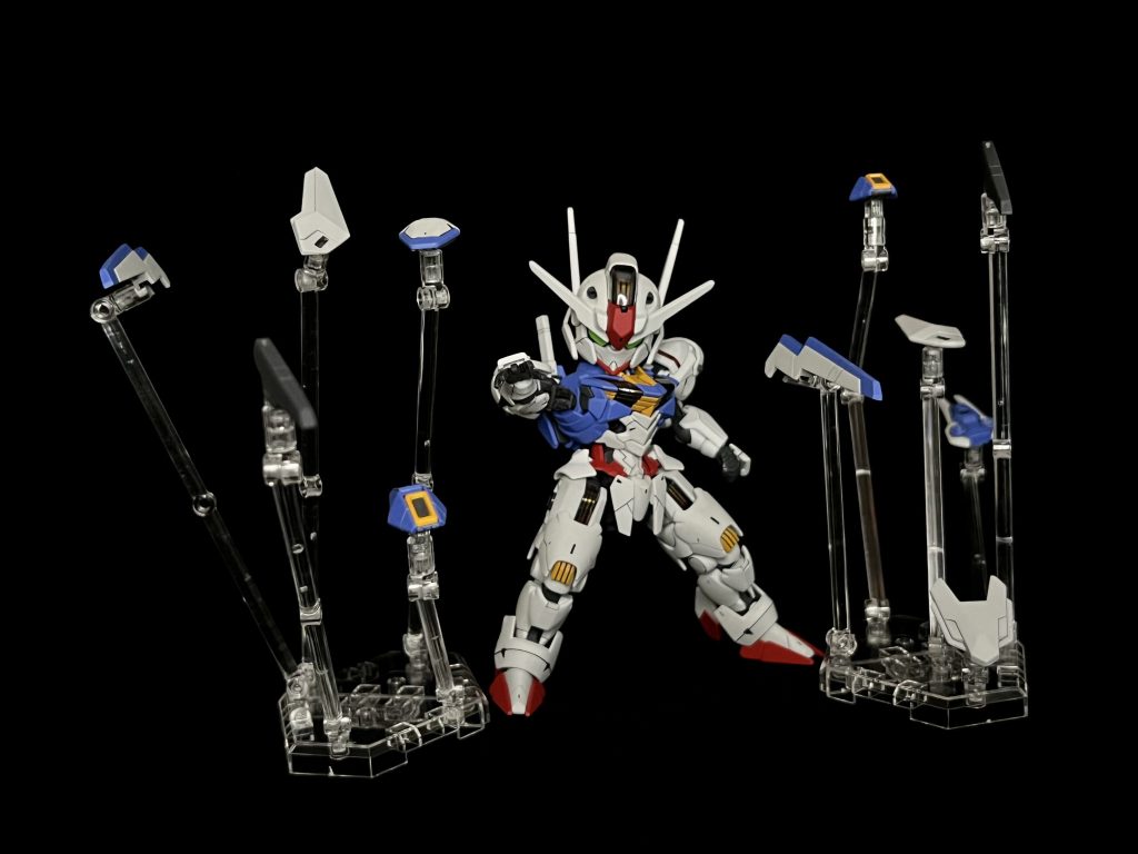 水星の魔女ウェポンディスプレイベース2個を使って。裏のディテールを作ったので、飾る時にも気にせず裏面を出していけるのが強みですw