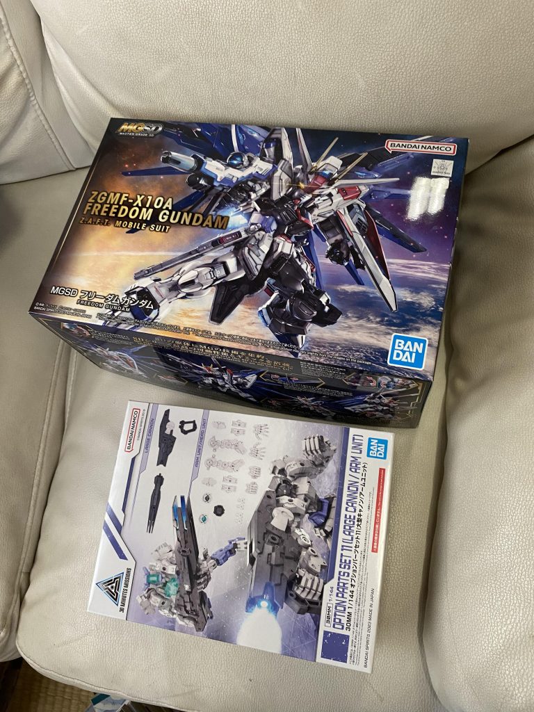 制作過程を 奇跡的に購入できたのと、作ってた30MSが完成したので制作開始。