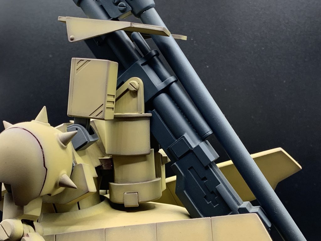 背中のカノン砲も迫力あります。