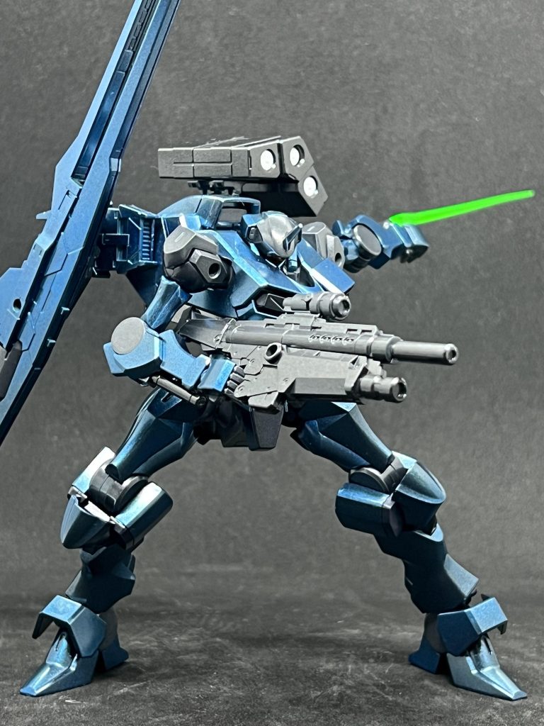 ブレードは左のみラックへの取り付けを逆にして、手に持たずに使えるようにしていますっス！