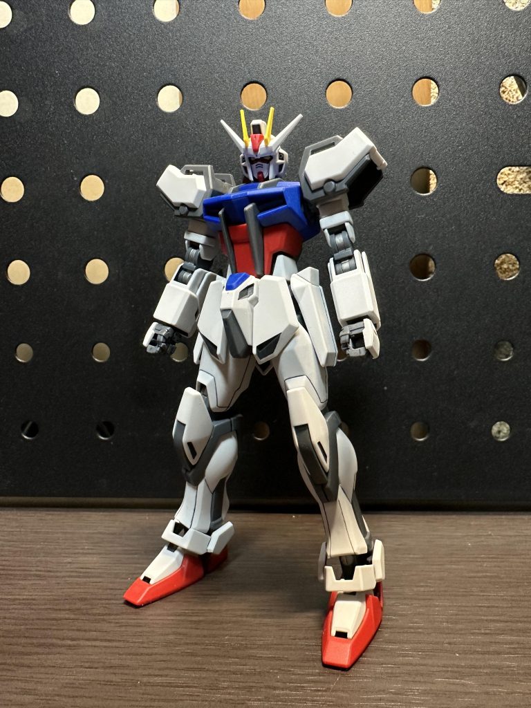 よくネットでは腕部もEGから持ってくるものを見かけますが、個人的にHGCEの肘関節も好きなのでそのままにしました。