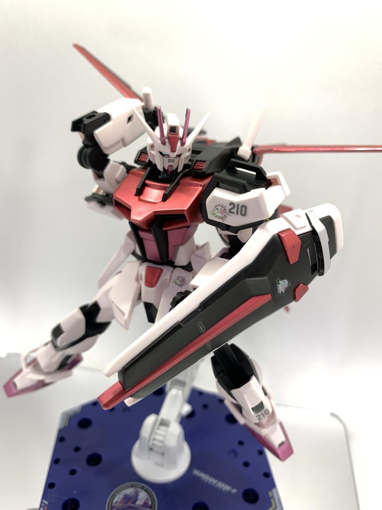 赤い部分はMrカラーのGXシリーズのメタリック関節は黒サフ黒い部分はスターブライトアイアンです。 