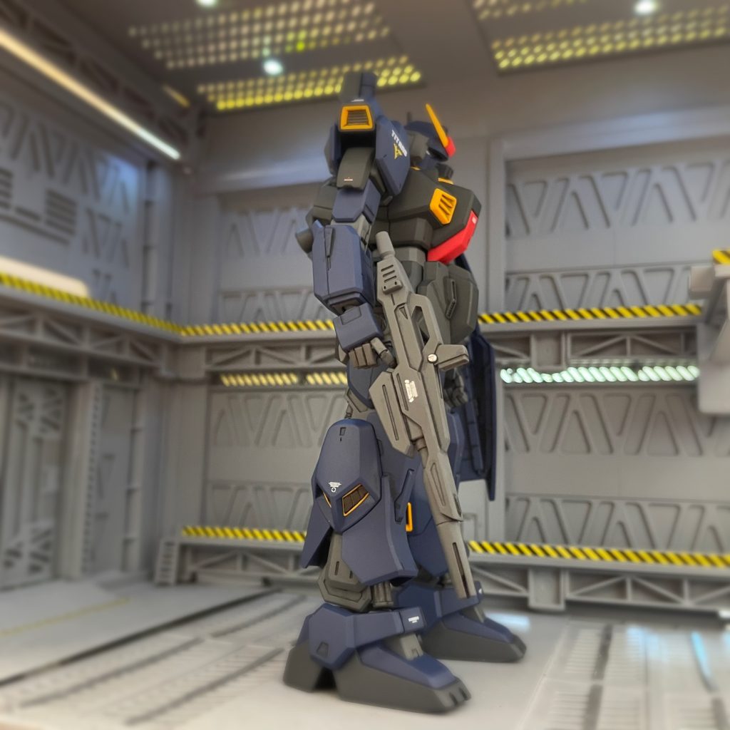 サイド1ハンドパーツが貧弱だったので、システムウェポンキットのモノに交換してあります脚部スリッパの大きさが小さ過ぎる様な…バランスがイマイチ