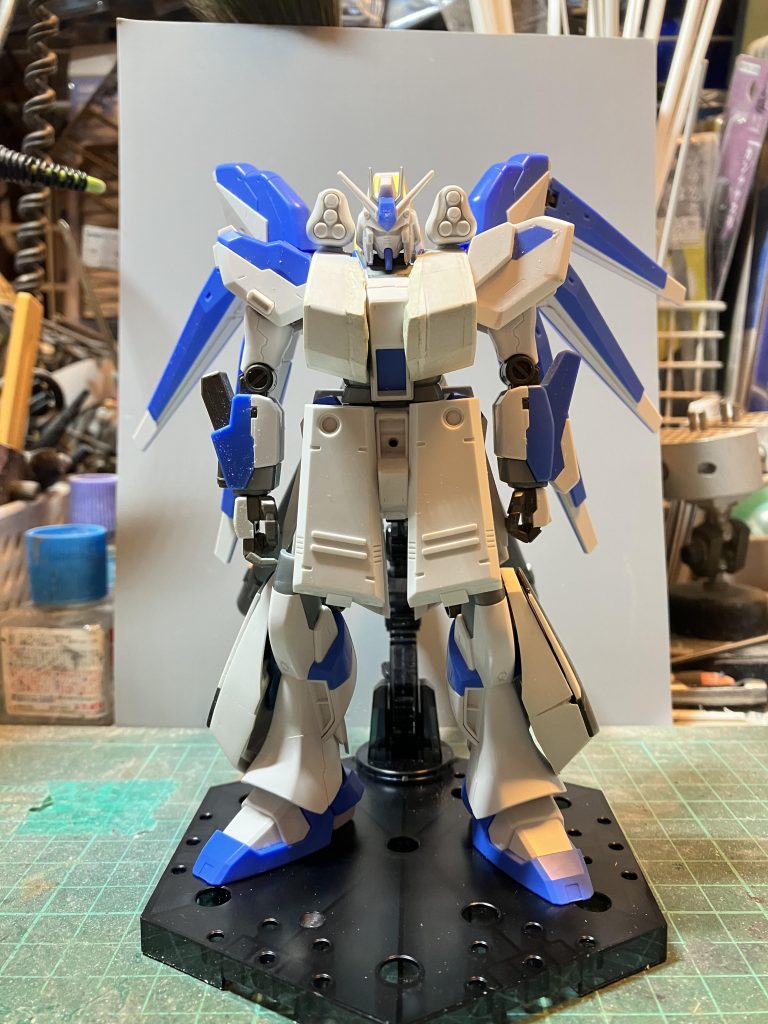 肩アーマーが小さいから1ミリ貼って一回り大型化