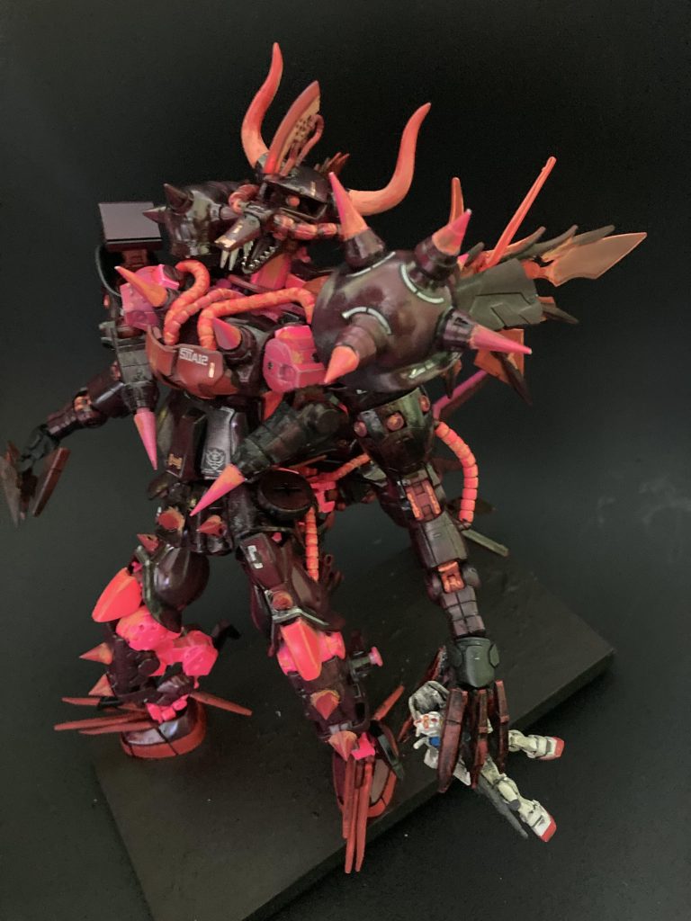 1/144スケールなのに1/100キットをオーバーサイズしてしまいましたwガンダムはコレクションのペプシヘッドを利用、海外モデラーさんのウォーハンマーを参考に一部筆塗りしています^ ^