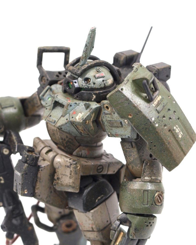 デカールは目立たないように塗装でマイルドにしてますがけっこう貼ってます