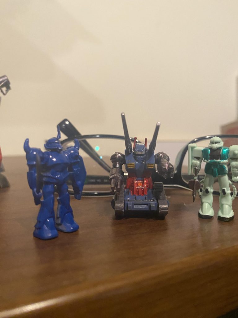 付属のマスコット。どんだけ小さいねんまともに?塗れたのガンタンクだけです。