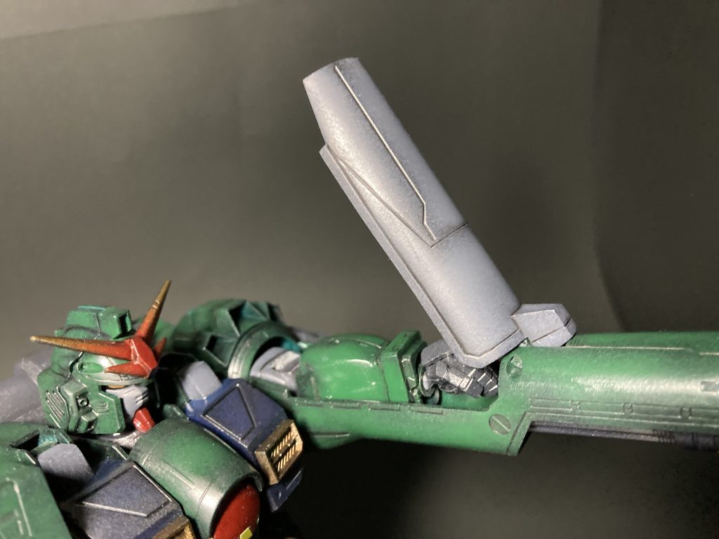 コチラのキットは差し替え無しでインナーアームガトリングの装着ギミックが再現されています💪