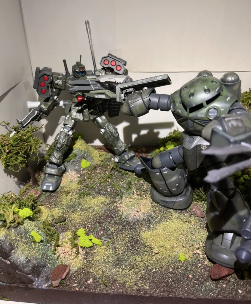 設定としては、陸戦専用のズゴックを改修途中だったズゴックを敵が攻めてきたためやむおえないけど出現させたズ陸戦型ズゴックという設定です。😁