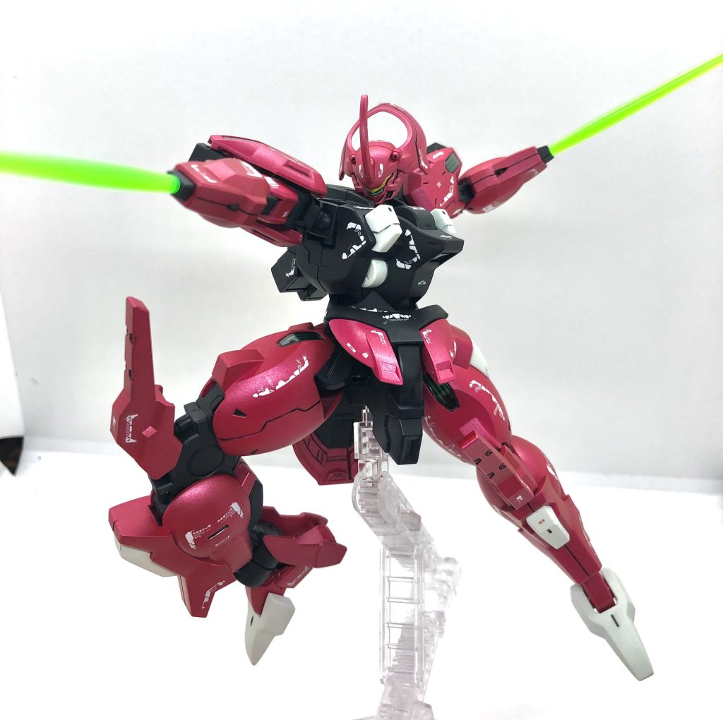 Bタイプの腕は突きのポーズがよく決まります。