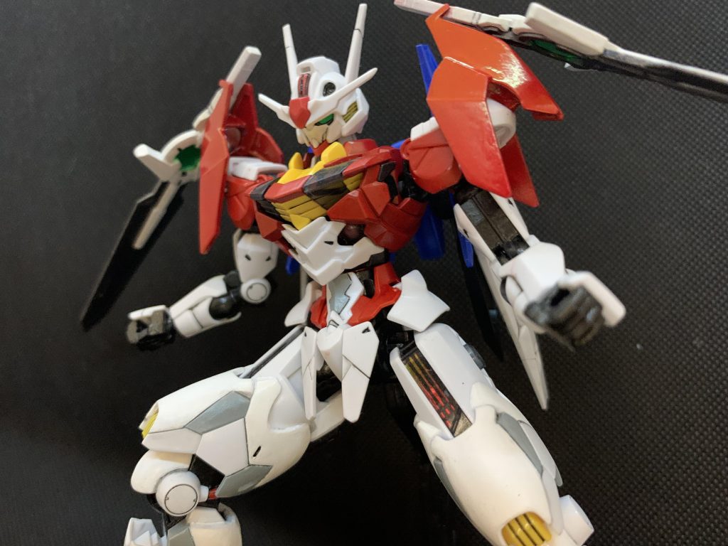 脚のスジボリと色分けはなかなか気に入っています。元々あるラインに直線を何本か追加しただけです。