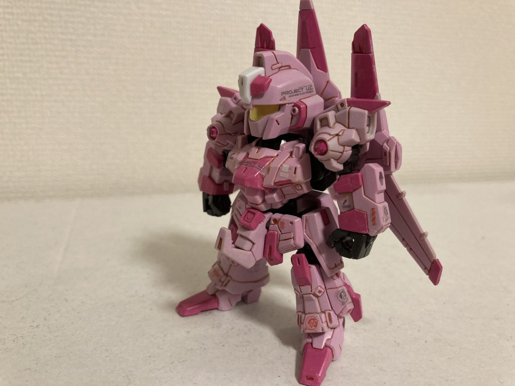 ユニコーンガンダム用のマーキングシールを使用してます。