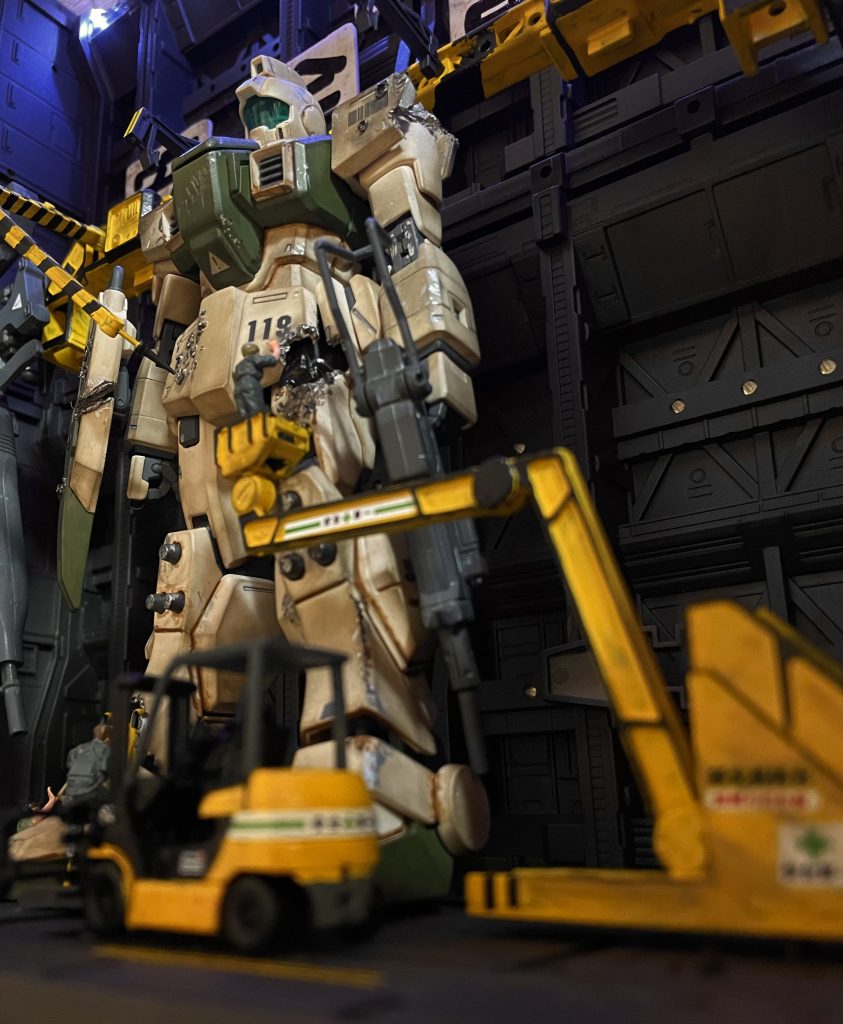 ガンプラは下から見るのが好きです。ジオラマは特にリアル感が増しますよね。