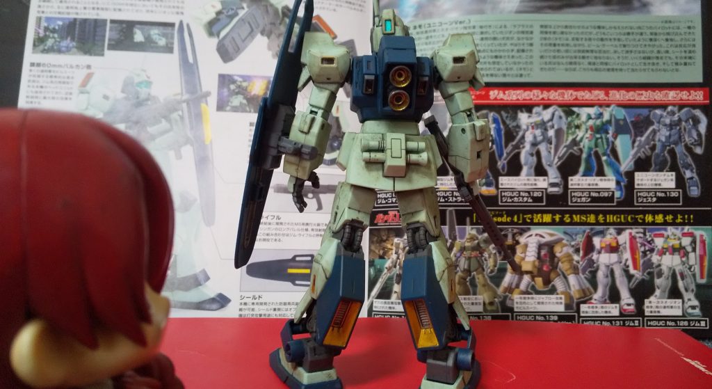 :後ろだ。部分塗り+スミ入れ+ウェザリング+つや消しだ。各スラスターの外側のシールは見本の色とは少し異なり個人的には気に入らないのでイエローゴールドマーカーで塗りだ。