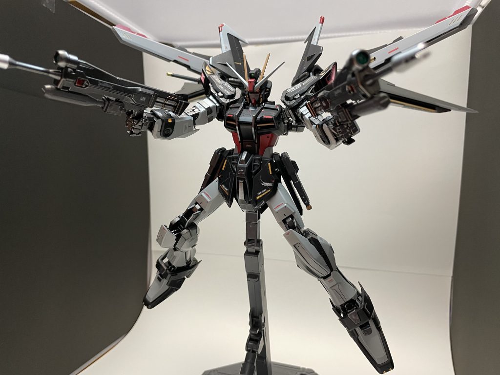 劇中でも使用していたデュエルのライフルを装備