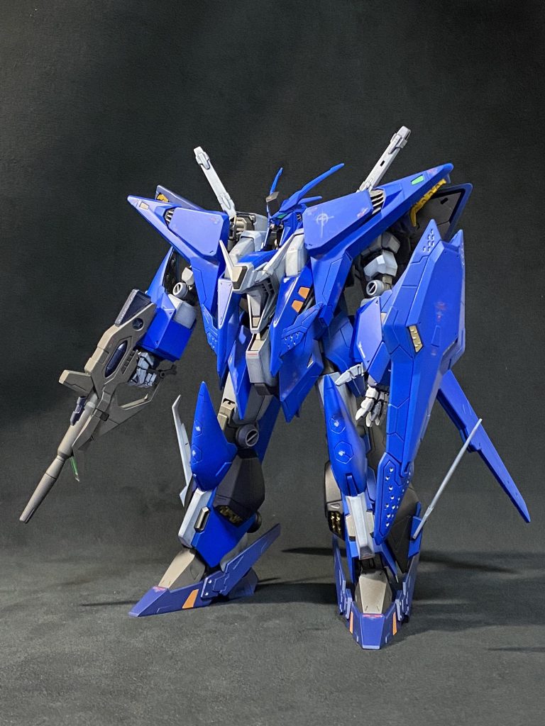 最初はね!通常カラーで塗るつもりだったんですよ!駄菓子菓子!どんなに凝った色にしようと通常カラーだと見たことある〜 おもろない〜 っといつも通り下方修正wこの青く輝いている?外装…実は下地に贅沢な黒下地から白グラデーションでクリアーシルバーが塗ってあります。