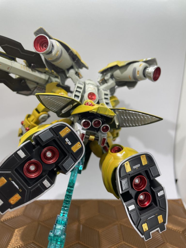 見えない箇所も作り込みました。重力下でもホバー移動できそうな感じにしました。