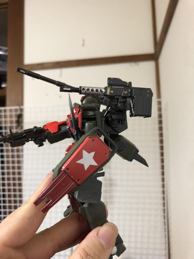 オリーブラブとブラックはスミ入れが目立たないからマッキーの金と銀をアクセントにしました