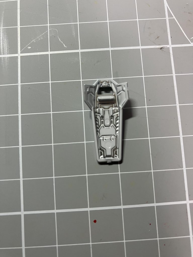 チタニウムのモールドは写真じゃ分かりづらいかもですが、銀色に輝いてて綺麗だったので青系のパーツと口以外は墨入れはせずに終わりです雑な終わり方ですが、Hi-νのジオラマ作品でしたありがとうございました