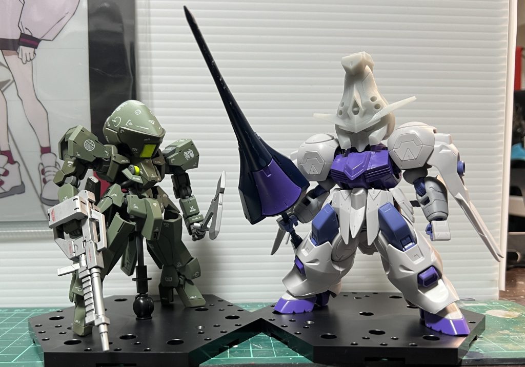 パテを整形して大きさ比較としてグレイズを並べてみました