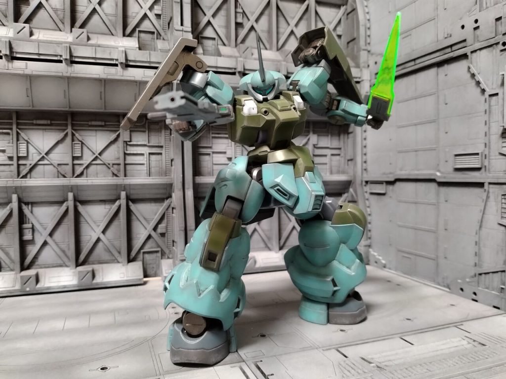 取説の左上の設定画だと緑強めなので近い色で、プラス少し配色をかえつつ、シールドも簡単デッチアップ。