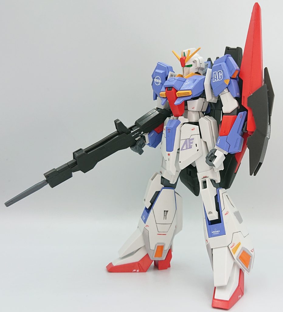 加工の必要のないキットなので面出しや表面処理といった基本工作と同時に簡単なスジ彫りを行なう程度の簡単フィニッシュにしています。塗装面においても白部分は成型色のままと手抜きに手抜きを重ねています。