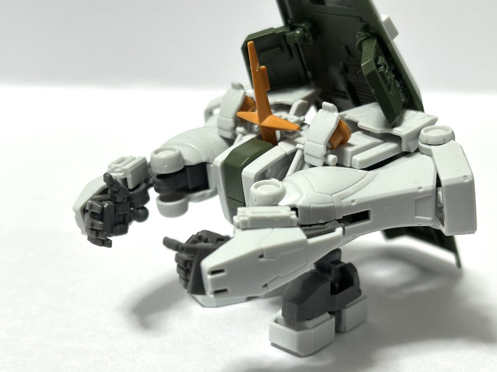 腕だけ可動します。