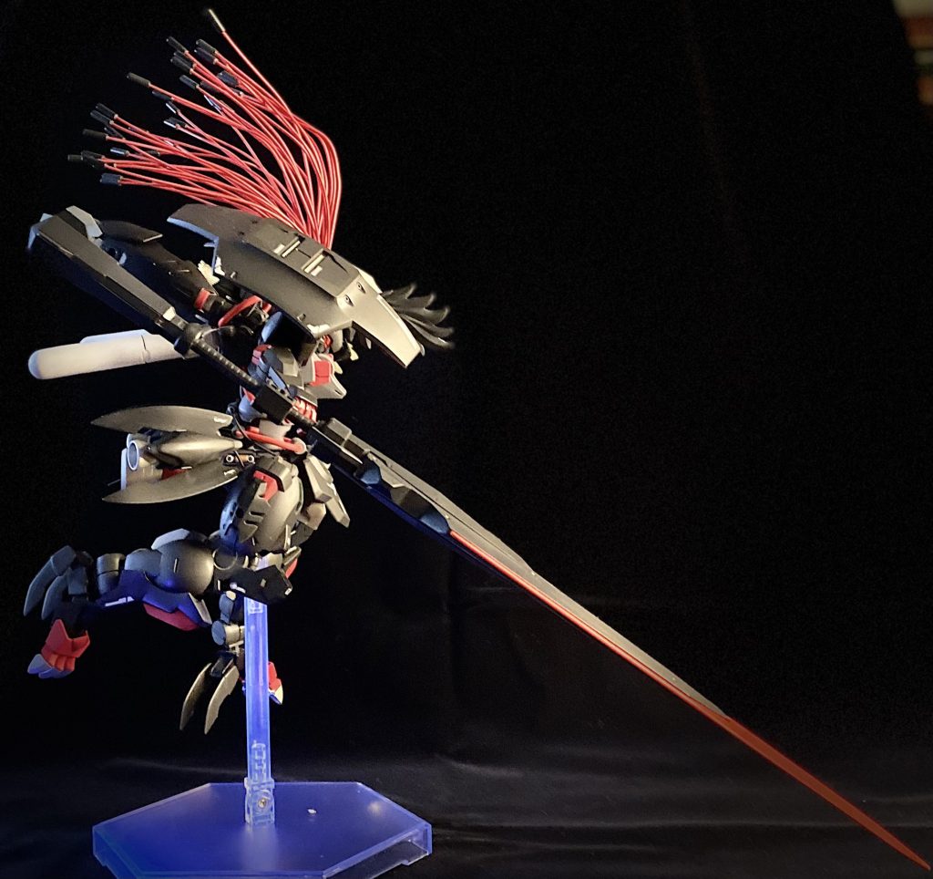 超大型ビームバスタードソードの大きさが分かるように引きで撮影。大型武装が好きだが、全体を撮影するのは難しい。