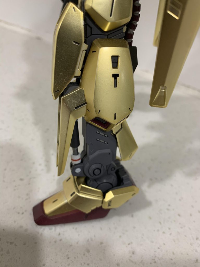 足のシリンダが丸見えなので塗り分けしています。