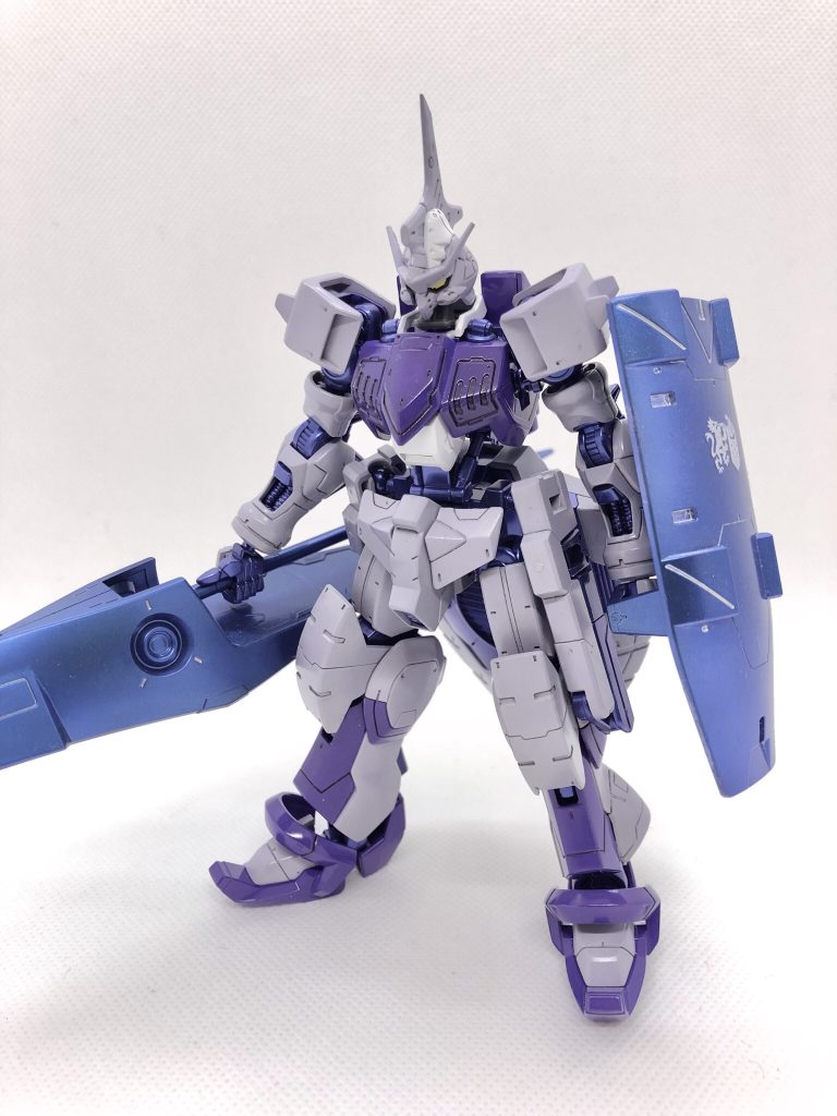 フレームはパールブルーとパールパープルの混色です。