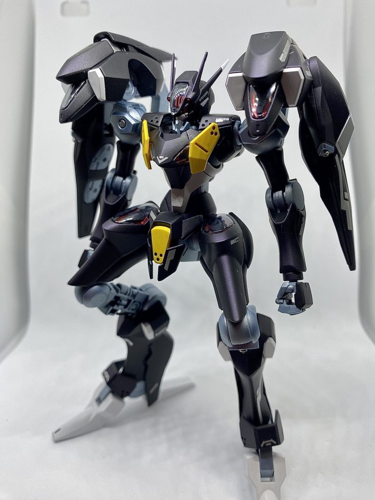 最初は普通に組んでたんですが、途中から「これ逆関節仕込めるんじゃ…？」と思い急遽もう1キットを用意しました笑