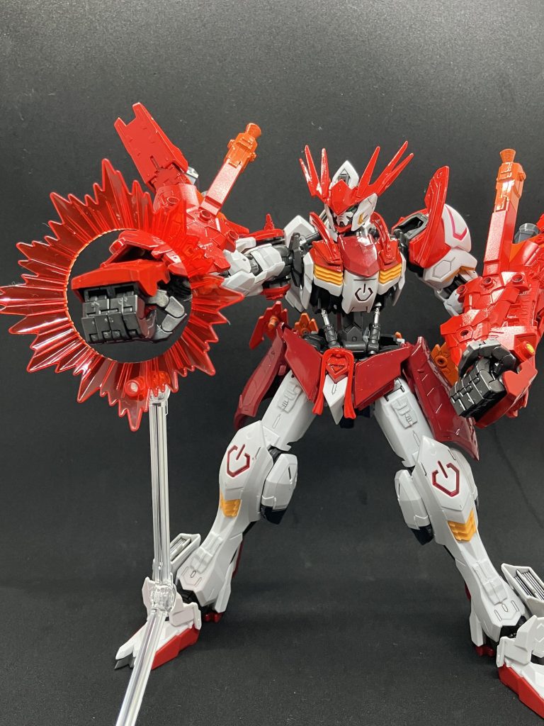 敵機体に攻撃する際ブースターの質力を最大にすることで凄まじい衝撃波を放ち粉砕する！