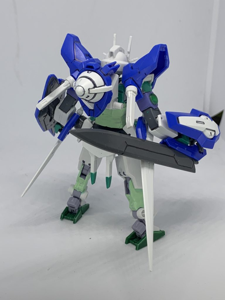 エクシアアーマー。5振りの剣が増え全部で12本のゾディアックソードシステムを形成する。コアガンダムのサーベル柄がエクシア肩アーマーにまさかのジャストフィット。
