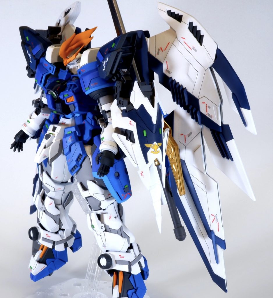 側面ヒートロッドを採用する為にエピオンのシールドを加工して、トールギスⅢの様な肩にマウント出来る様にしました!