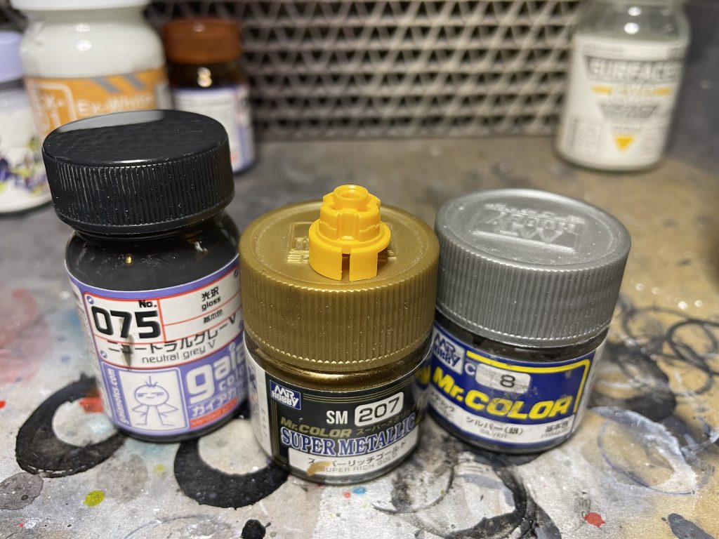 黄色のパーツグレー→シルバー→ゴールドの順で塗装