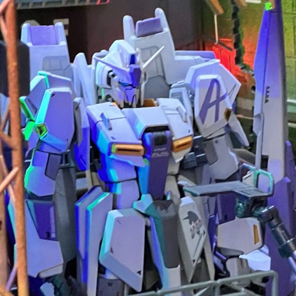 AE フォンブラウンMS開発工廠格納庫ジオラマ♪  MG  MS Z-006-3 Z GUNDAM3号機ver.2.0 オリジナル　アムロ•レイ大尉専用機カラーver. & MS格納庫ジオラマ♪