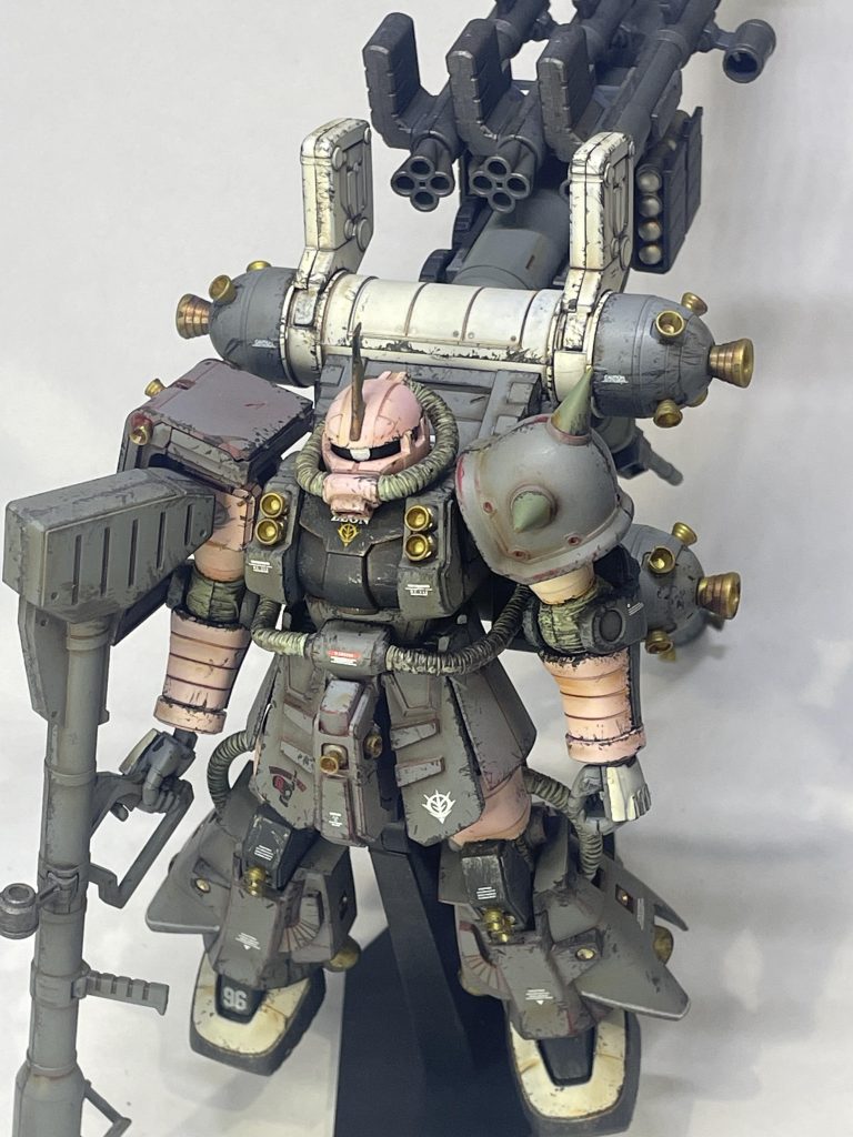 カラー配色は以前作ったフルアーマー・ガンダムと対になるように同系統にしてみました。一応サンダーボルト放送記念で制作したので、そこは意識しています。