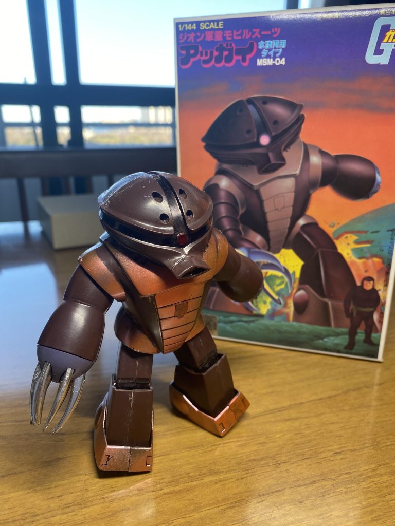 少し足が広がると箱絵のイメージに近いかな?