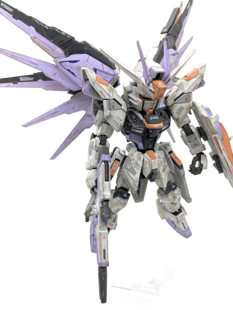 途中までウェザリングする予定じゃなかったんですが、塗装中に汚れてしまってそのまま勢いで汚しまくりました（笑）