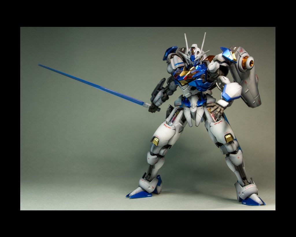 追加バーニア搭載させてビームサーベルを持たせてみました。