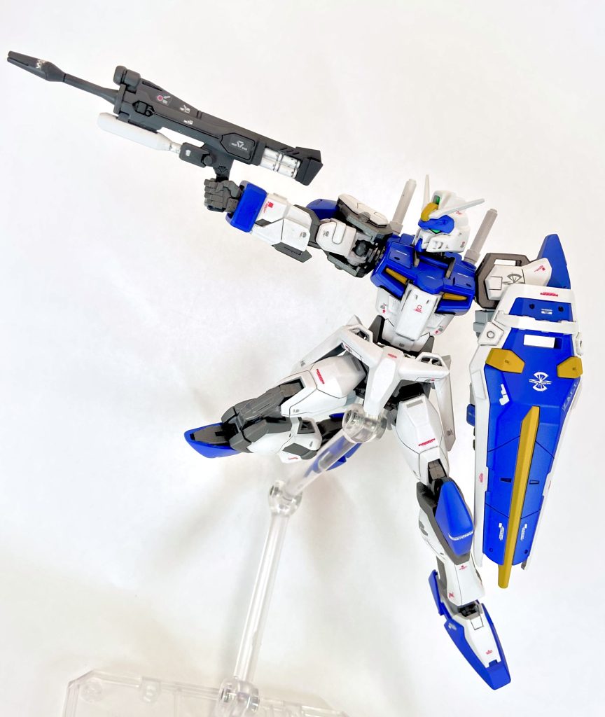 完全再現ではないので、胴体や腰アーマーなどはありもののパーツで独自のデザインにしてます。