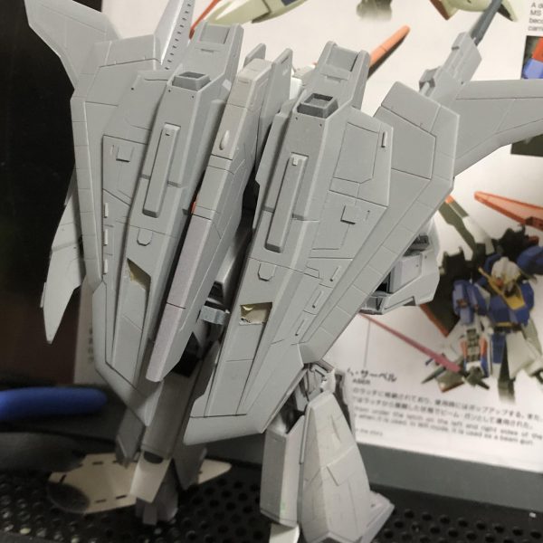 Zガンダム3号機初期検証型がだいぶ形になってきたので。初めてサフというものを吹いてみました。これだけでもカッコいいですね（2枚目）